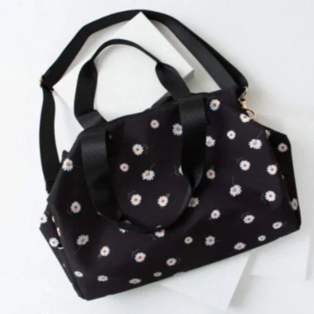 NEW Alice + Olivia Duffle Bag | Daisy Print